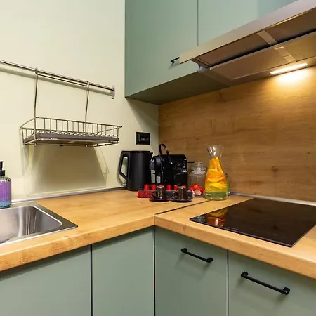 Stylish 'photo Booth' With An Amazing Location *