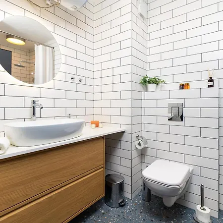 Stylish 'photo Booth' With An Amazing Location