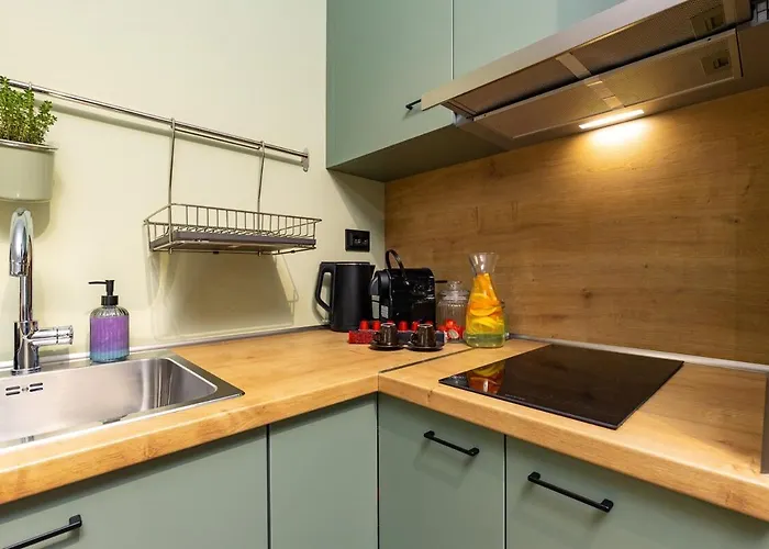 Stylish 'photo Booth' With An Amazing Location *