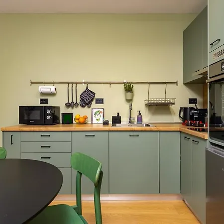 Stylish 'photo Booth' With An Amazing Location Apartment *