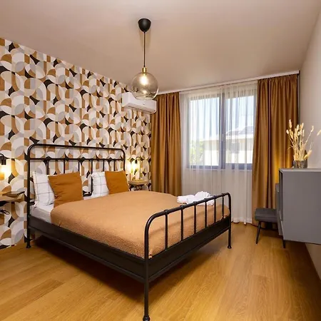 Stylish 'photo Booth' With An Amazing Location