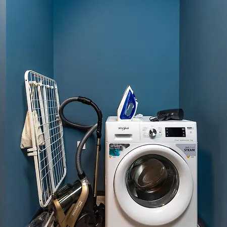 Stylish 'photo Booth' With An Amazing Location Apartman *