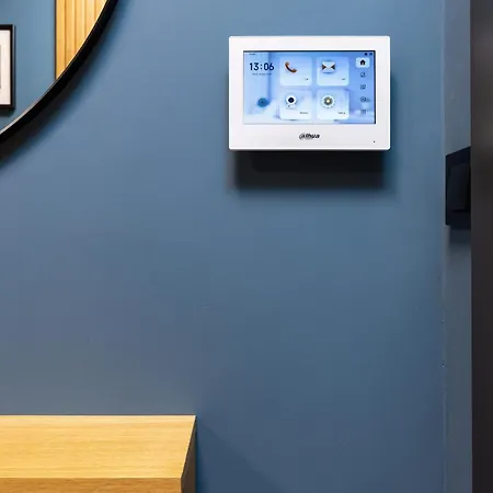 Stylish 'photo Booth' With An Amazing Location