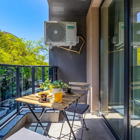 Apartment Stylish 'photo Booth' With An Amazing Location *