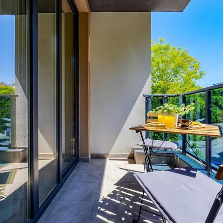 Stylish 'photo Booth' With An Amazing Location Apartment *