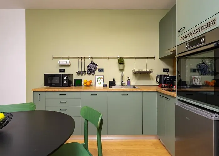 Stylish 'photo Booth' With An Amazing Location Apartment *