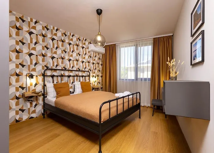 Stylish 'photo Booth' With An Amazing Location