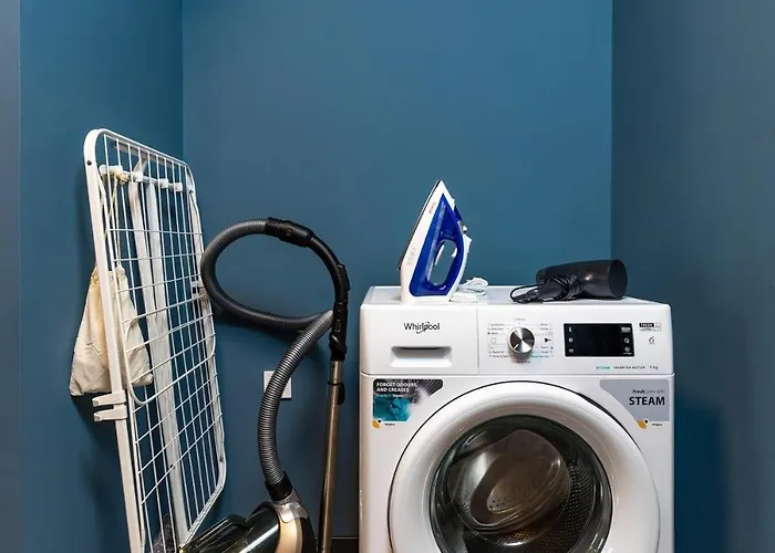 Stylish 'photo Booth' With An Amazing Location Apartment *