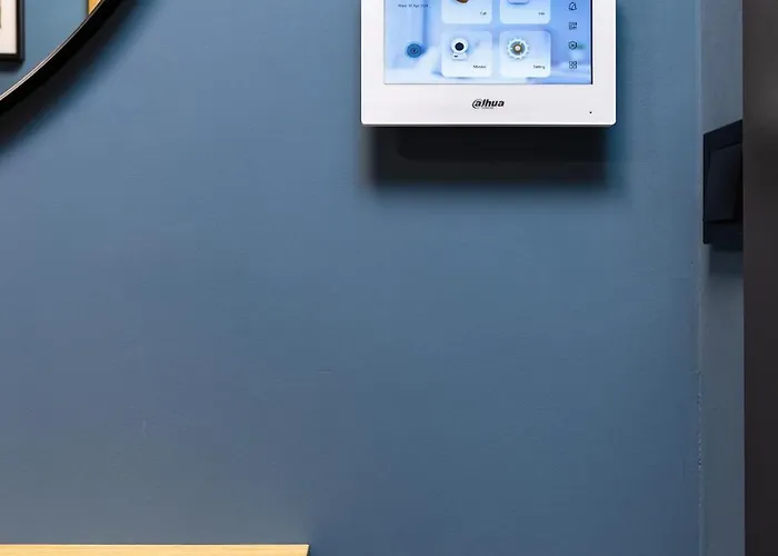 Stylish 'photo Booth' With An Amazing Location