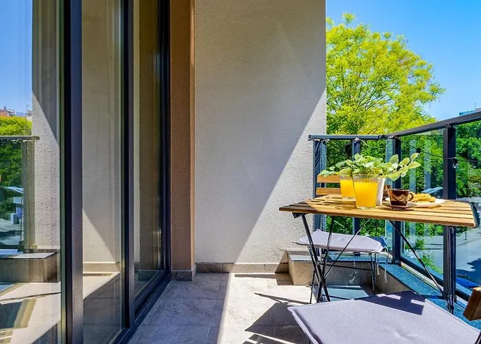 Stylish 'photo Booth' With An Amazing Location Apartment *